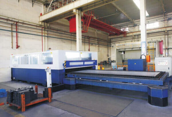 數(shù)控激光切割車(chē)間